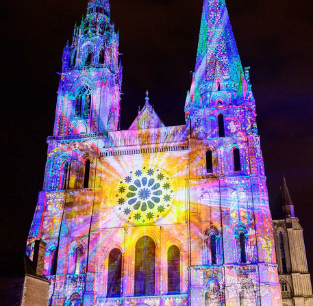 noel-a-chartres-2025-44 Chartres en lumières illumine la cathédrale à Noël.