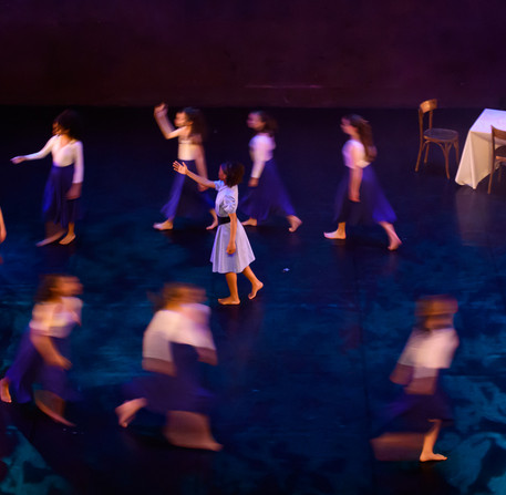 Gala de danse du Conservatoire à rayonnement départemental de Chartres sur la scène du théâtre Gala de danse du Conservatoire à rayonnement départemental de Chartres sur la scène du théâtre