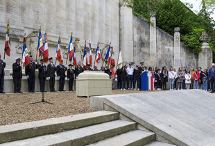 Commémoration de la Ville de Chartres au monument aux morts de guerres, butte des Charbonniers