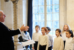 Philippe Frémont, la poésie du chœur Philippe Frémont qui dirige avec brio le choeur des jeunes chanteurs du Conservatoire au musée des Beaux-Arts