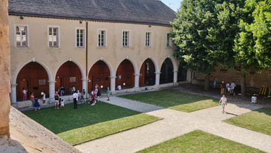 Cliquer pour en savoir plus Le cloître du Conservatoire à rayonnement départemental de Chartres