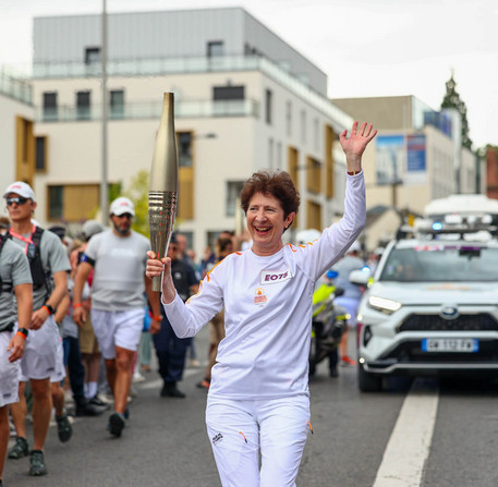 Relais de la Flamme Olympique pour les JO de Paris 2024 à Chartres