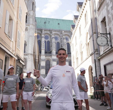 Relais de la Flamme Paralympique pour les JO de Paris 2024 à Chartres