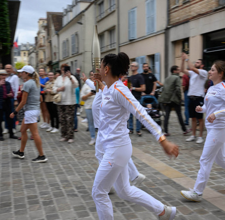 Relais de la Flamme Olympique pour les JO de Paris 2024 à Chartres