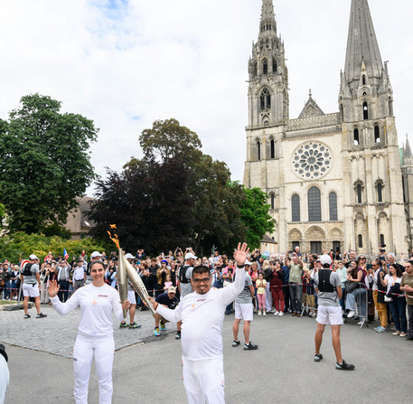 Relais de la Flamme Olympique pour les JO de Paris 2024 à Chartres