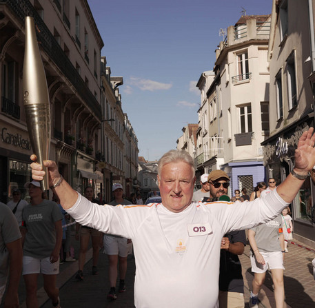 Relais de la Flamme Paralympique pour les JO de Paris 2024 à Chartres