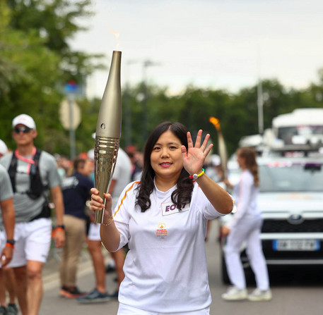 Relais de la Flamme Olympique pour les JO de Paris 2024 à Chartres