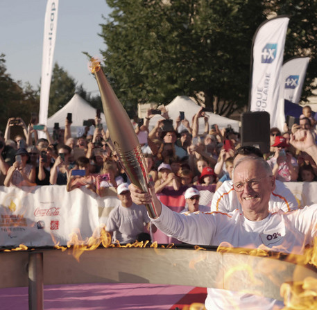 Relais de la Flamme Paralympique pour les JO de Paris 2024 à Chartres