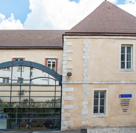 Conservatoire à rayonnement départemental de Chartres : façade et entrée principales