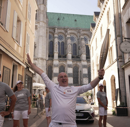 Relais de la Flamme Paralympique pour les JO de Paris 2024 à Chartres