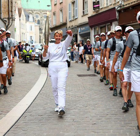 Relais de la Flamme Olympique pour les JO de Paris 2024 à Chartres