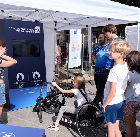 Relais de la Flamme Paralympique pour les JO de Paris 2024 à Chartres