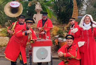 Le groupe des Enjoliveurs en spectacle de Noel