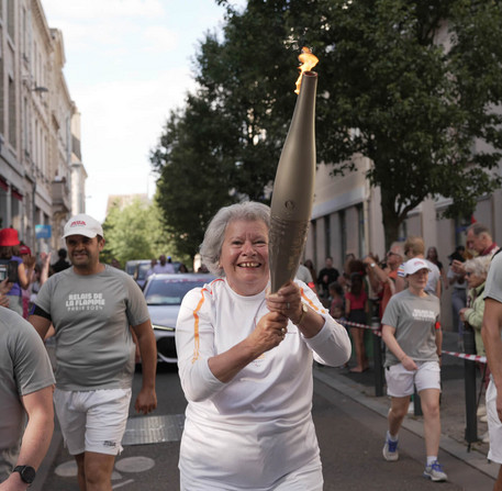 Relais de la Flamme Paralympique pour les JO de Paris 2024 à Chartres