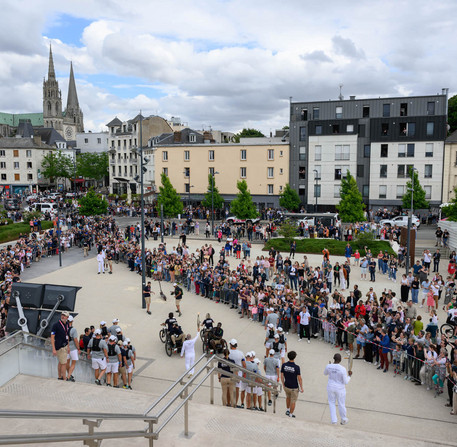 Relais de la Flamme Olympique pour les JO de Paris 2024 à Chartres