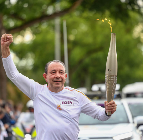 Relais de la Flamme Olympique pour les JO de Paris 2024 à Chartres