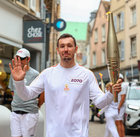 Relais de la Flamme Olympique pour les JO de Paris 2024 à Chartres