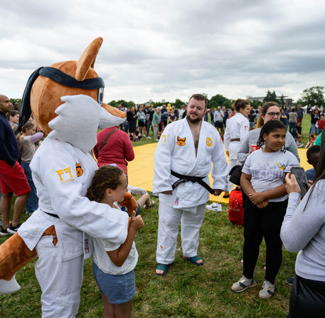 Relais de la Flamme Olympique pour les JO de Paris 2024 à Chartres