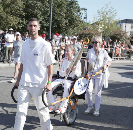 Relais de la Flamme Paralympique pour les JO de Paris 2024 à Chartres