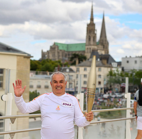 Relais de la Flamme Olympique pour les JO de Paris 2024 à Chartres