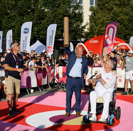 Relais de la Flamme Paralympique pour les JO de Paris 2024 à Chartres