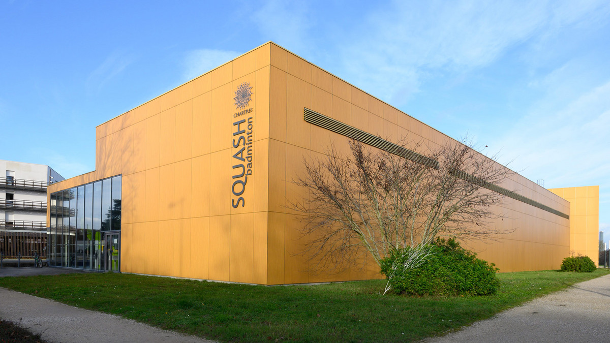 Façade du complexe squash et badminton Bernard Plaze