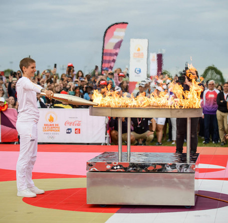 Relais de la Flamme Olympique pour les JO de Paris 2024 à Chartres