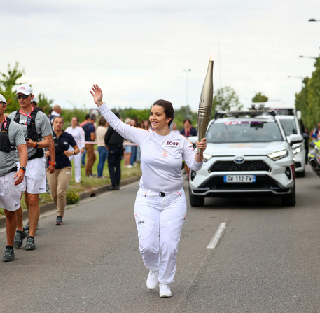 Relais de la Flamme Olympique pour les JO de Paris 2024 à Chartres