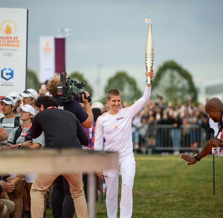 Relais de la Flamme Olympique pour les JO de Paris 2024 à Chartres