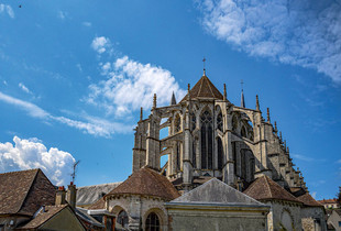 Vue du chevet de l'église Saint-Pierre