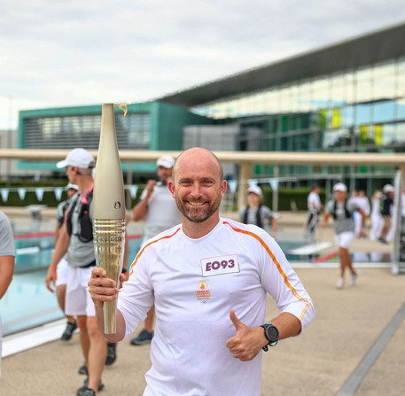 Relais de la Flamme Olympique pour les JO de Paris 2024 à Chartres