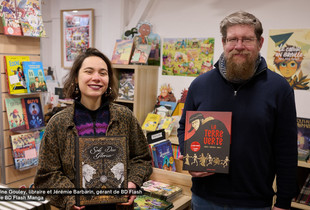 BD Flash : l'adresse chartraine du 9e art Marine Gouley, libraire et Jérémie Barbarin, gérant de BD Flash et de BD Flash Manga, qui tiennent leurs BD coup de cœur