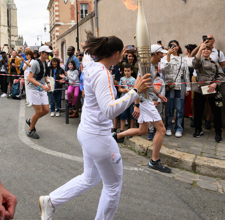 Relais de la Flamme Olympique pour les JO de Paris 2024 à Chartres