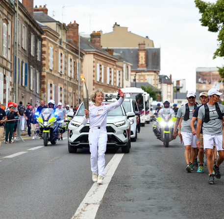 Relais de la Flamme Olympique pour les JO de Paris 2024 à Chartres