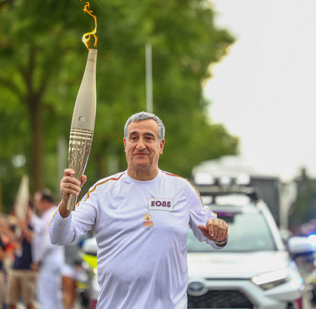 Relais de la Flamme Olympique pour les JO de Paris 2024 à Chartres