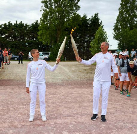 Relais de la Flamme Olympique pour les JO de Paris 2024 à Chartres