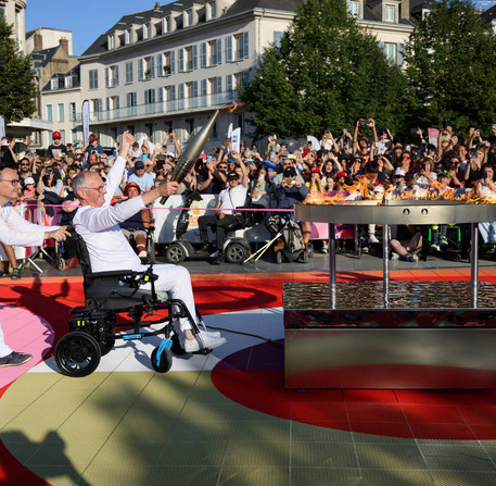 Relais de la Flamme Paralympique pour les JO de Paris 2024 à Chartres