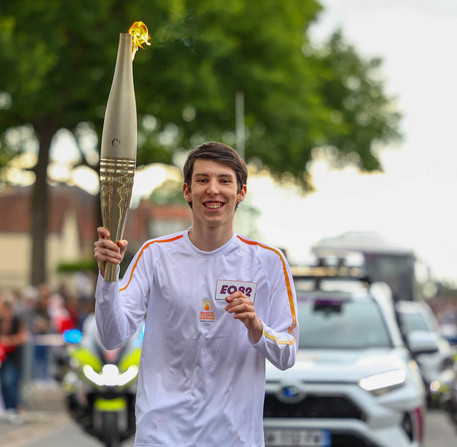 Relais de la Flamme Olympique pour les JO de Paris 2024 à Chartres