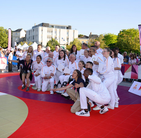 Relais de la Flamme Paralympique pour les JO de Paris 2024 à Chartres