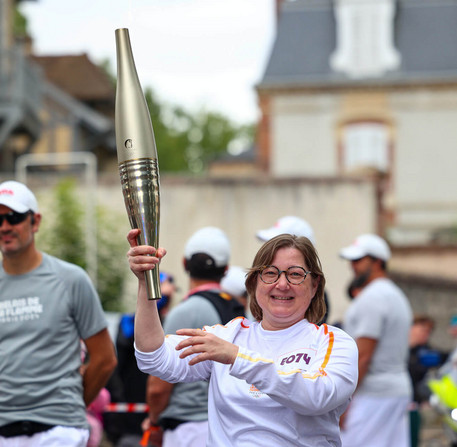 Relais de la Flamme Olympique pour les JO de Paris 2024 à Chartres