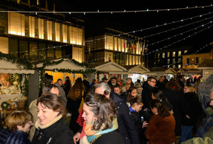 Vue sur le marché de Noël à Chartres en 2023