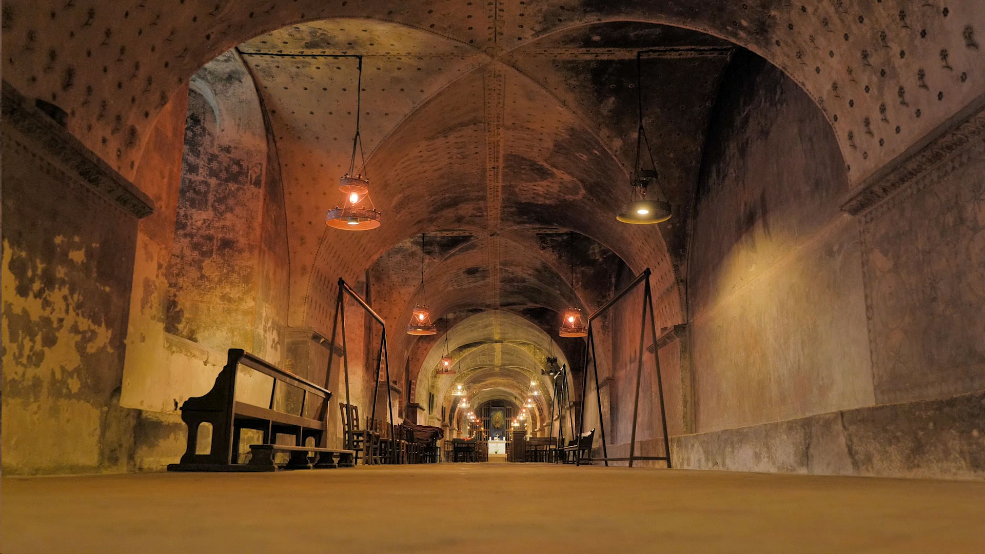 Crypte Fulbert, située sous la cathédrale, est un vaste corridor de 250 mètres de long en forme de u