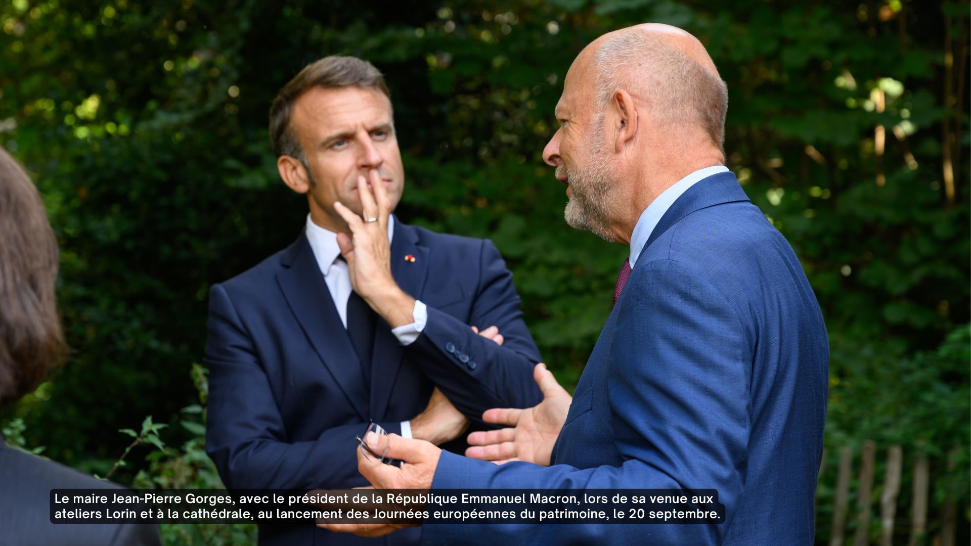 Le Maire de Chartres Jean-Pierre Gorges discute avec le Président de la République Emmanuel Macron aux ateliers Lorin