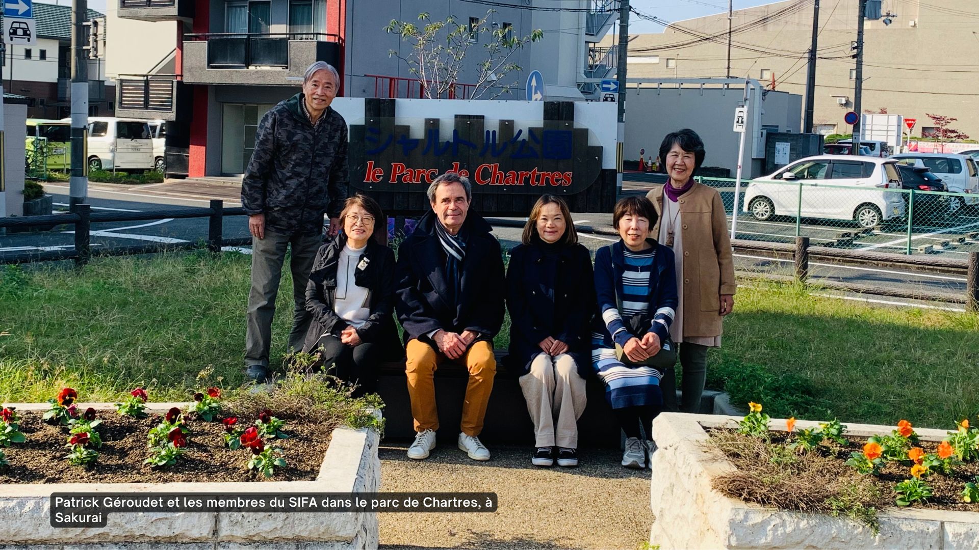 Patrick Géroudet et les membres du SIFA dans le parc de Chartres, à Sakurai