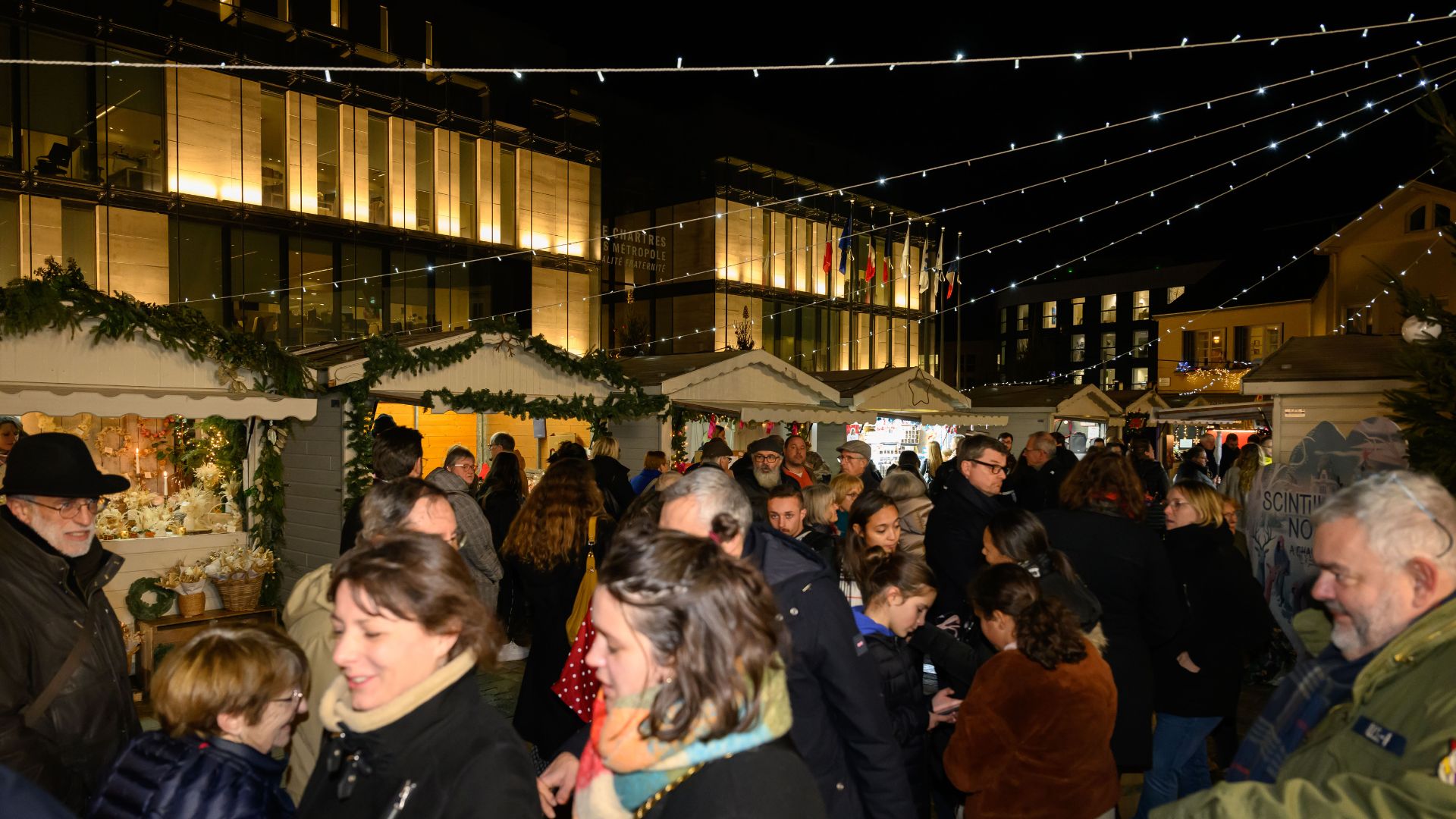 Vue sur le marché de Noël à Chartres en 2023