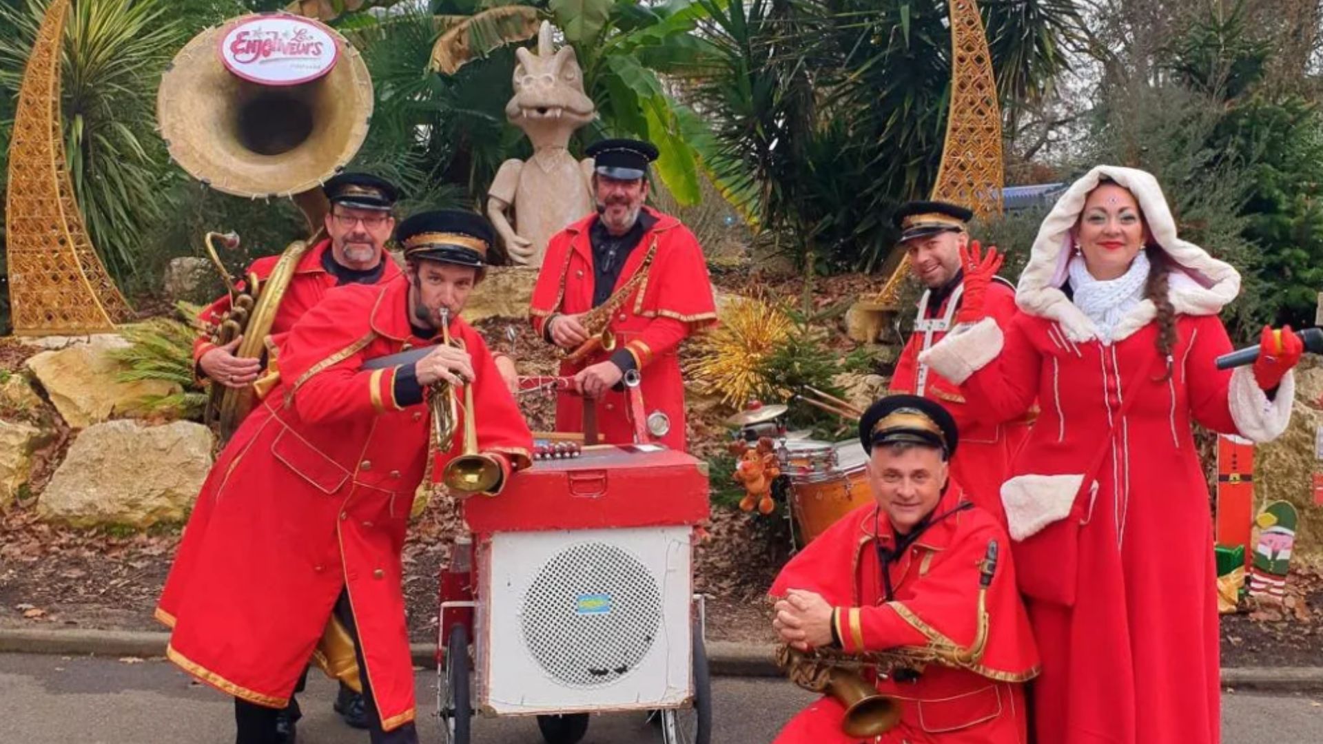 Le groupe des Enjoliveurs en spectacle de Noel