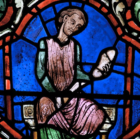 49. Un cordonnier, montrant une semelle. Déambulatoire sud. Cathédrale de Chartres