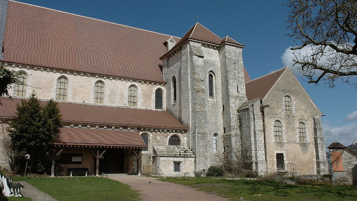 Collégiale Saint-André : lieu d'exposition du Chemin des Arts – Ville de Chartres